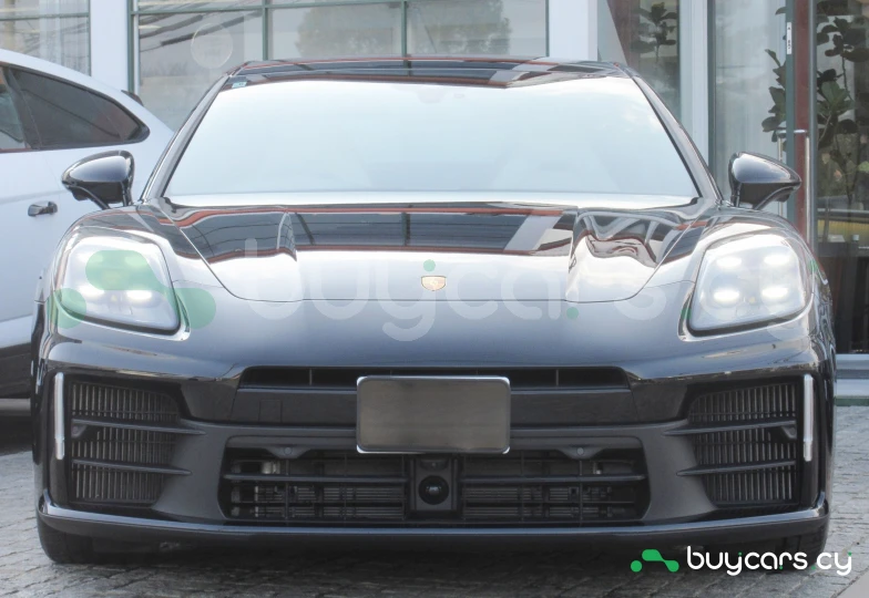Porsche Panamera Черный