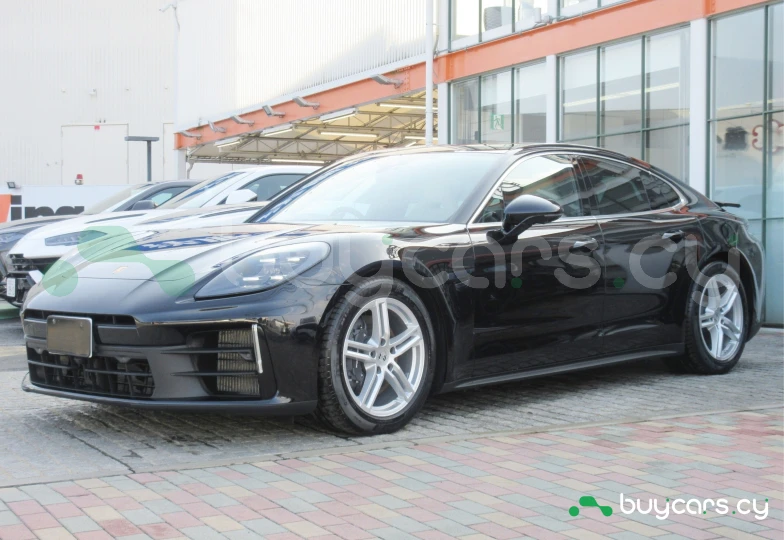 Porsche Panamera Черный