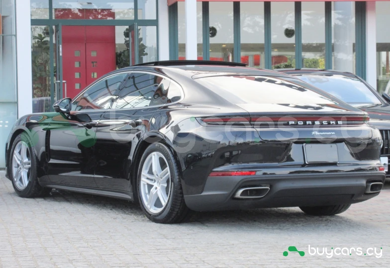 Porsche Panamera Черный