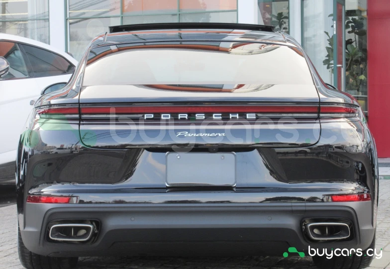 Porsche Panamera Черный