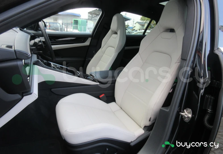 Porsche Panamera Черный