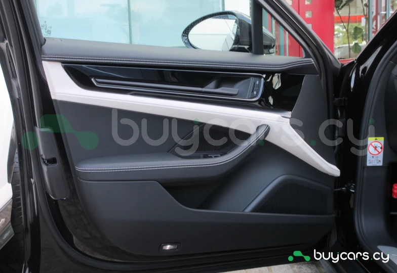 Porsche Panamera Черный