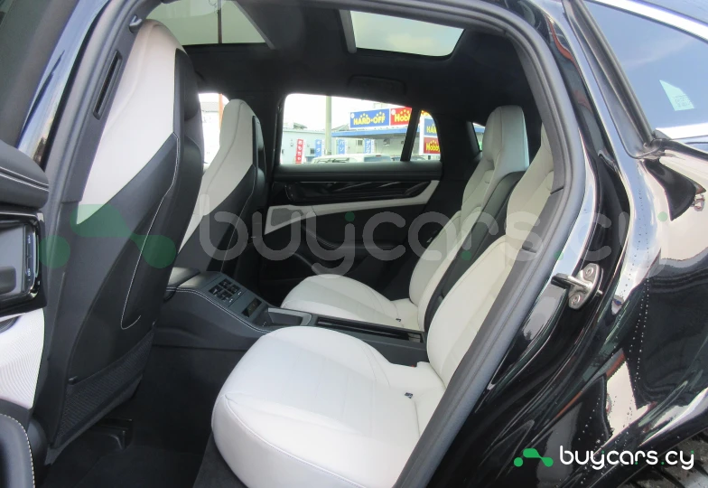 Porsche Panamera Черный