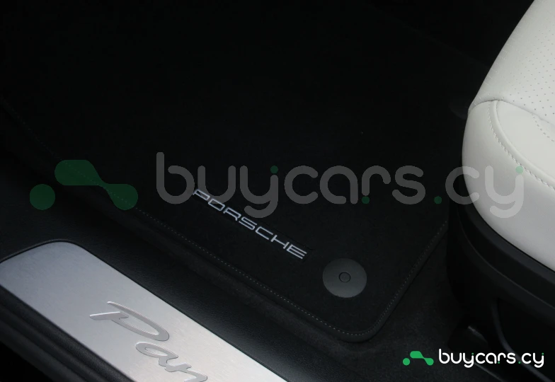 Porsche Panamera Черный