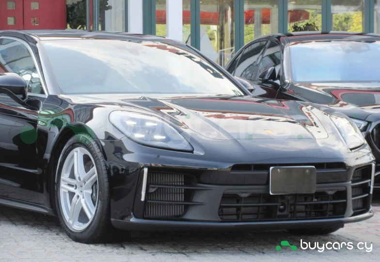 Porsche Panamera Черный