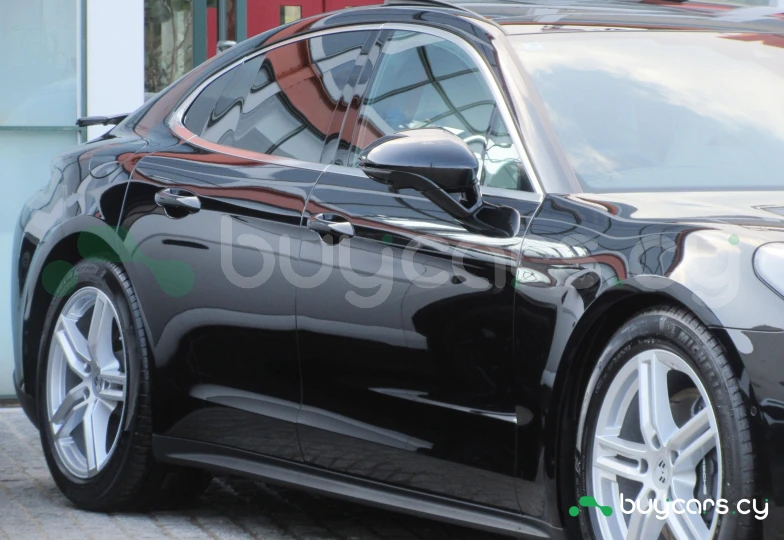 Porsche Panamera Черный