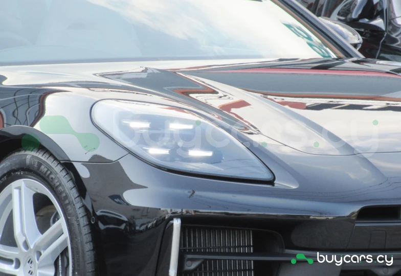 Porsche Panamera Черный