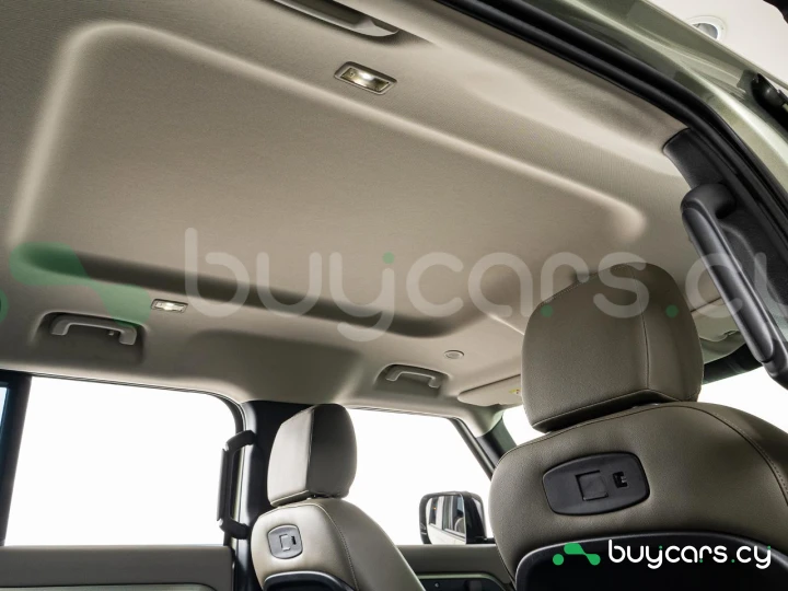 Land Rover Defender Зеленый