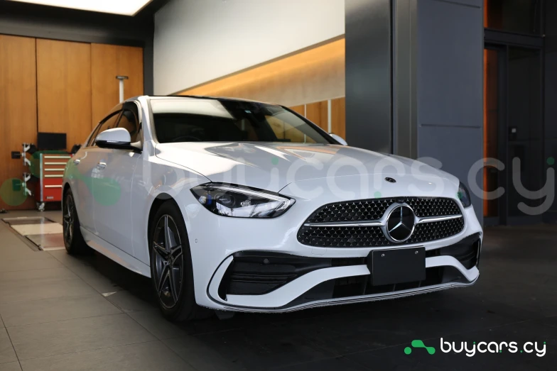 Mercedes C-class Белый