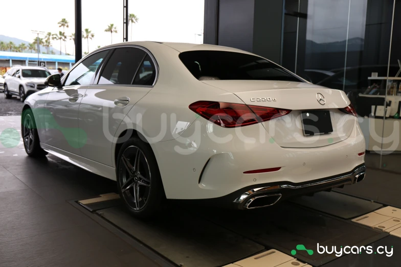 Mercedes C-class Белый