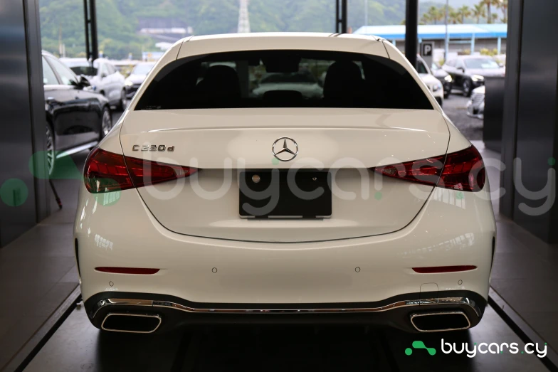 Mercedes C-class Белый