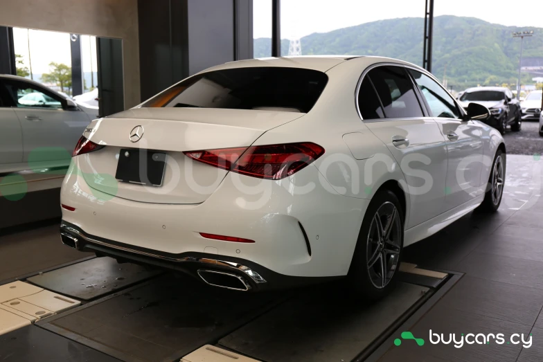 Mercedes C-class Белый