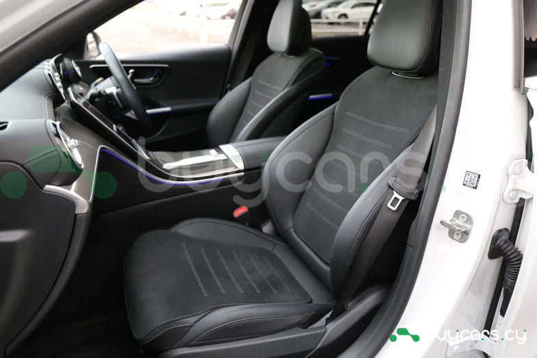 Mercedes C-class Белый