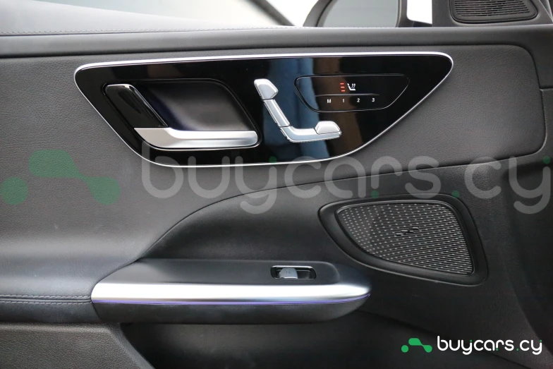 Mercedes C-class Белый