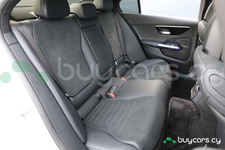 Mercedes C-class Белый