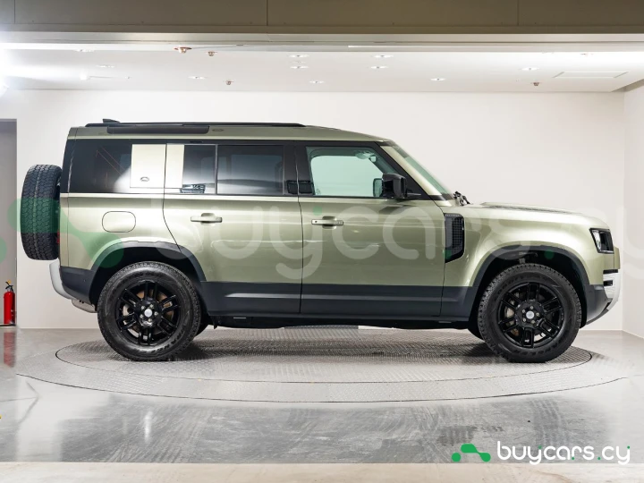 Land Rover Defender Зеленый