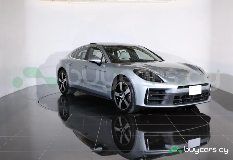Porsche Panamera Серый