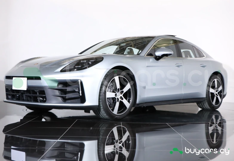 Porsche Panamera Серый