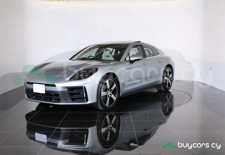 Porsche Panamera Серый