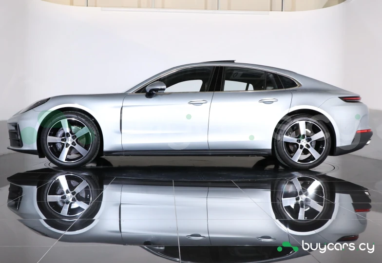 Porsche Panamera Серый