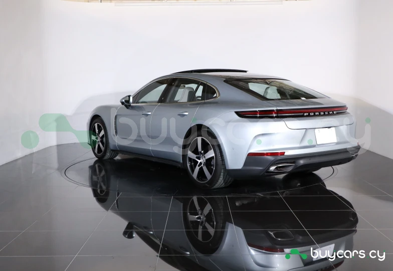 Porsche Panamera Серый