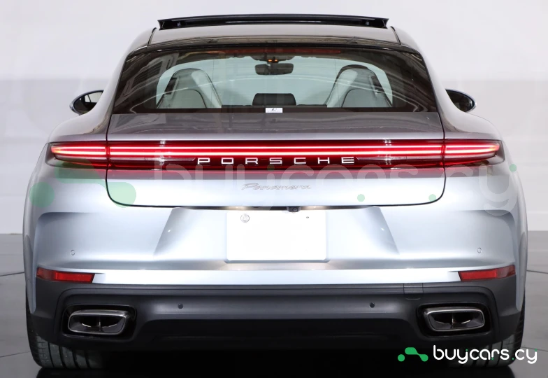 Porsche Panamera Серый