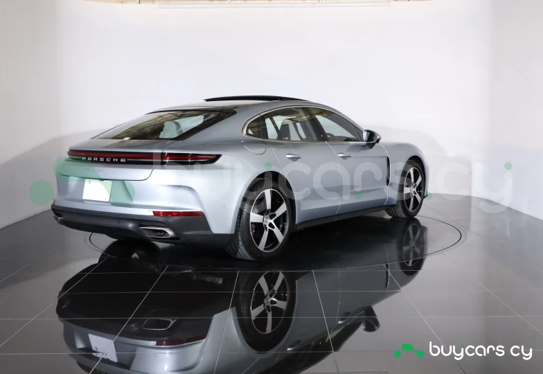 Porsche Panamera Серый