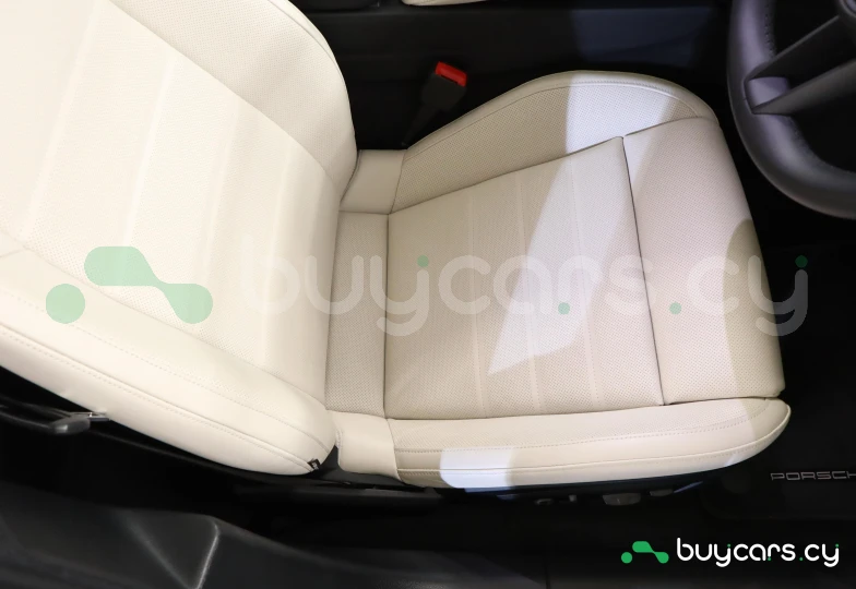 Porsche Panamera Серый