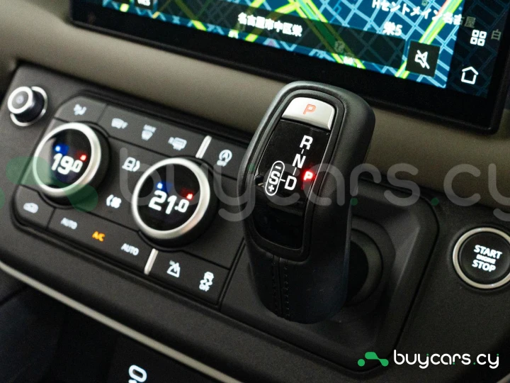 Land Rover Defender Зеленый