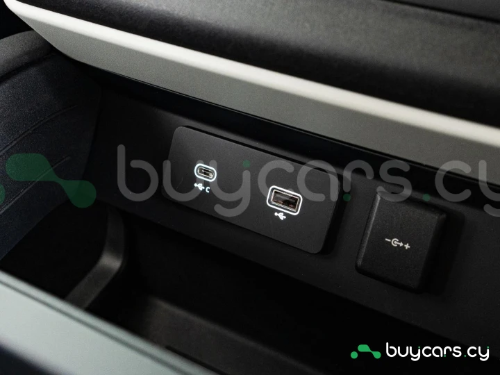 Land Rover Defender Зеленый