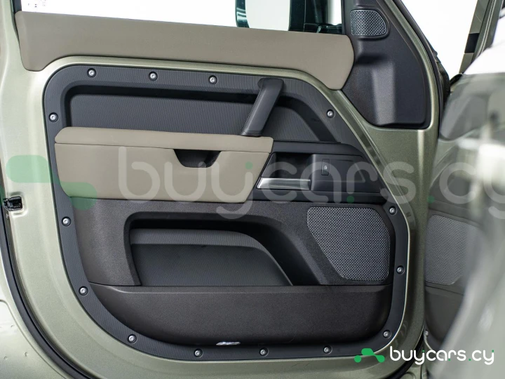 Land Rover Defender Зеленый