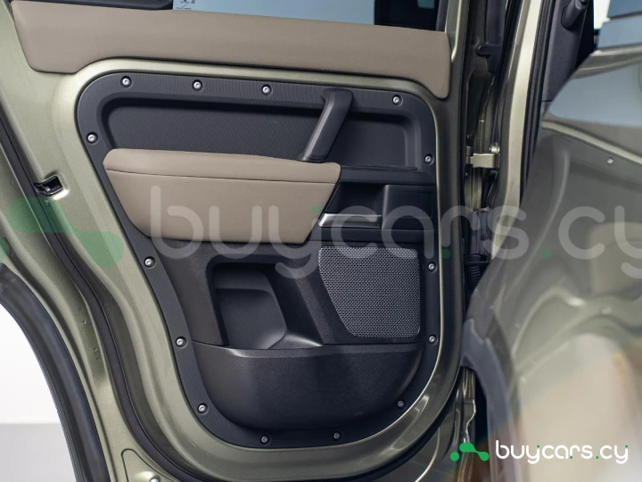 Land Rover Defender Зеленый