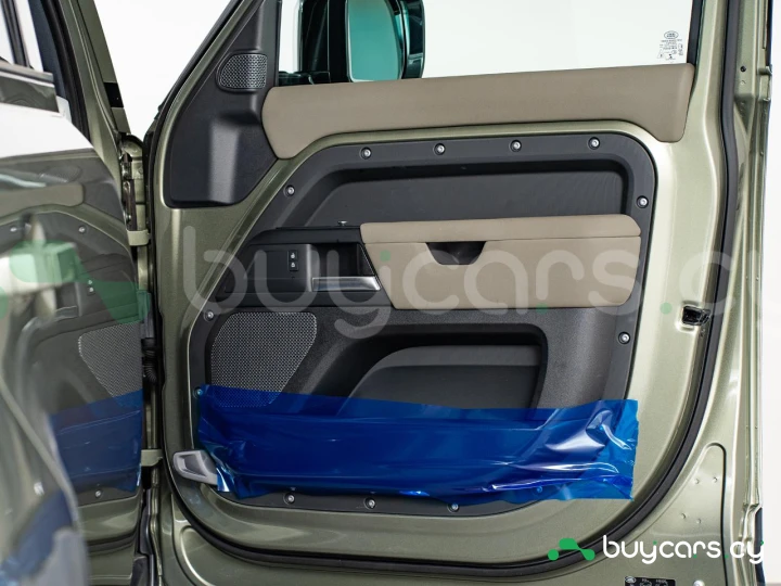 Land Rover Defender Зеленый