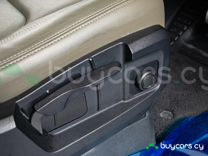 Land Rover Defender Зеленый