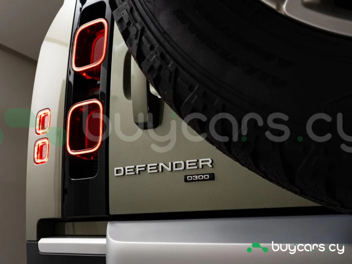 Land Rover Defender Зеленый