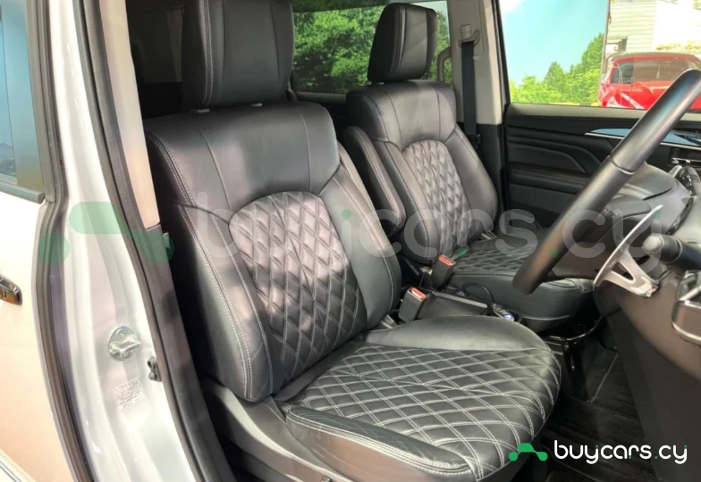 Mitsubishi Delica d:5 White