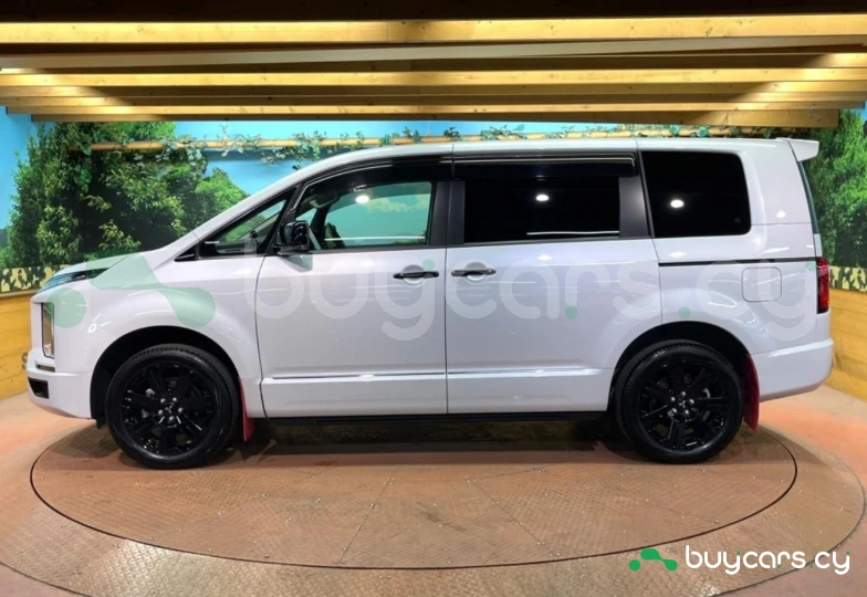 Mitsubishi Delica d:5 White