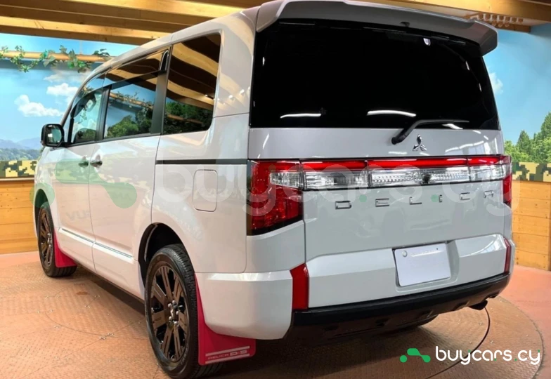 Mitsubishi Delica d:5 White