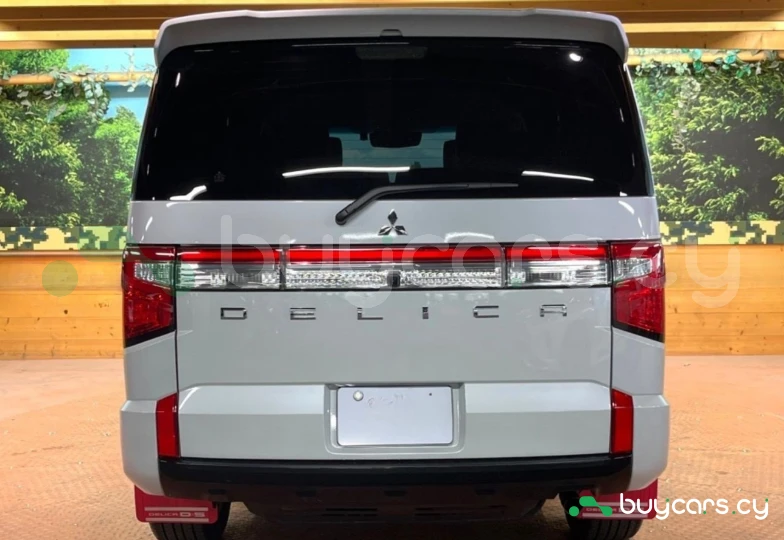 Mitsubishi Delica d:5 White