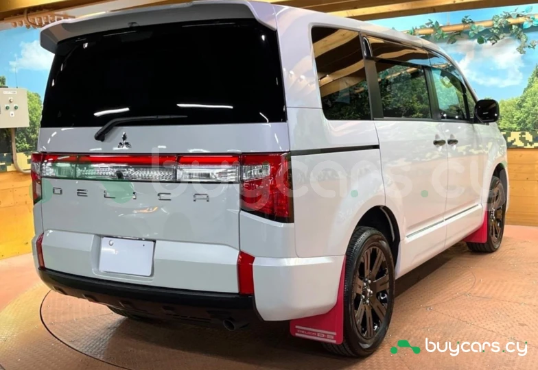 Mitsubishi Delica d:5 White