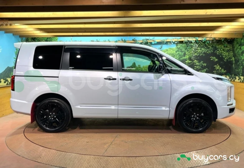 Mitsubishi Delica d:5 White