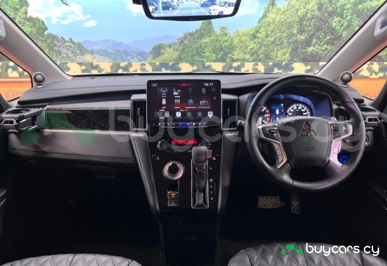 Mitsubishi Delica d:5 White