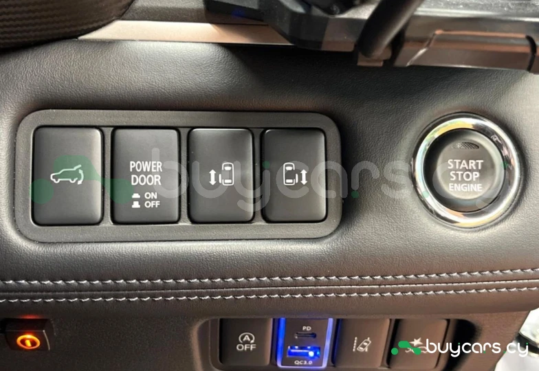 Mitsubishi Delica d:5 White