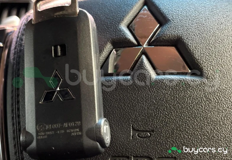 Mitsubishi Delica d:5 White