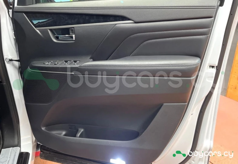 Mitsubishi Delica d:5 White