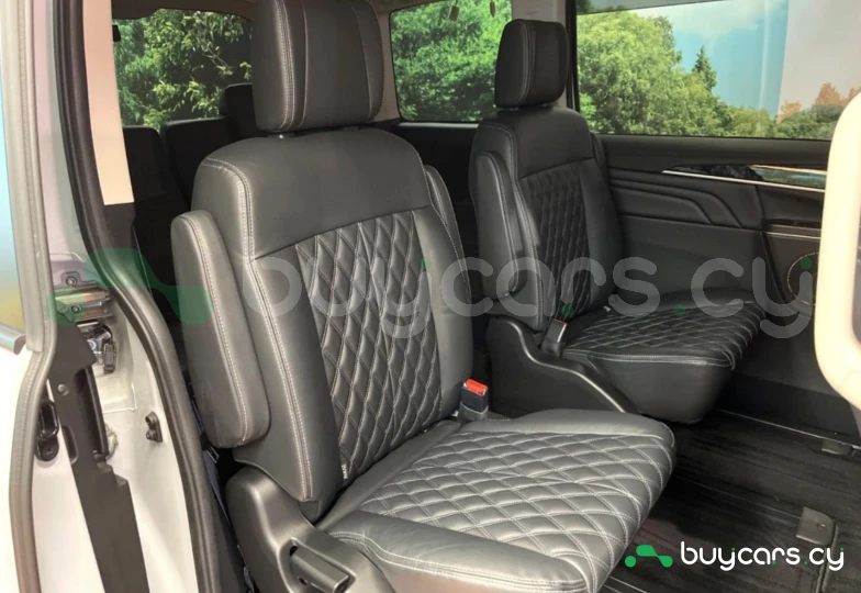 Mitsubishi Delica d:5 White