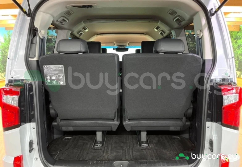 Mitsubishi Delica d:5 White