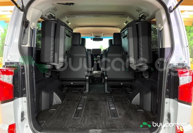 Mitsubishi Delica d:5 White