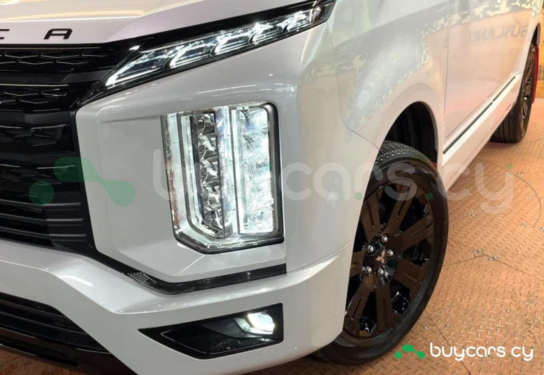 Mitsubishi Delica d:5 White