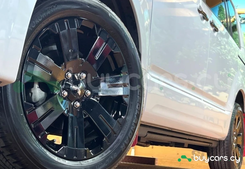 Mitsubishi Delica d:5 White